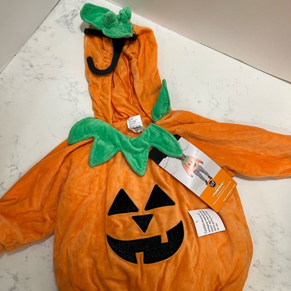 Playful Pumpkin Costume for Kids - Orange and Green - Picture 3 of 11